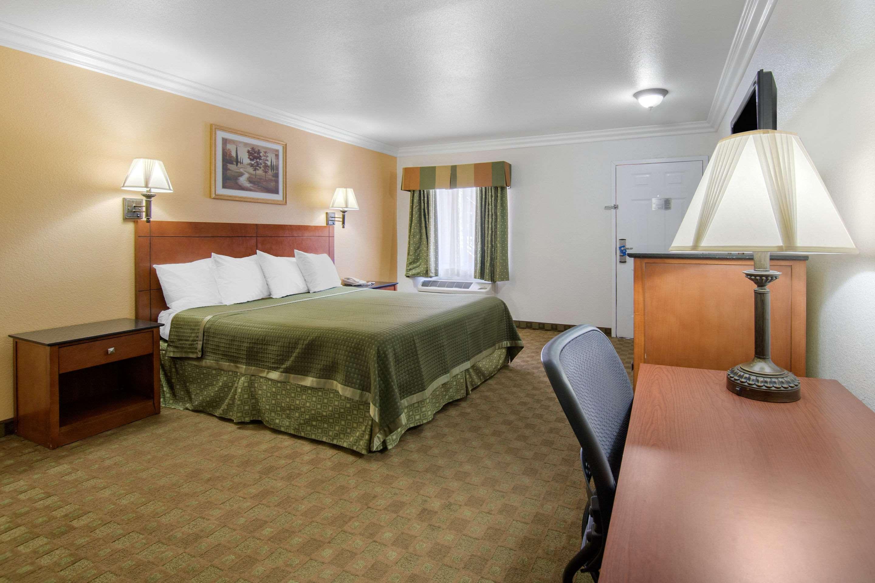 Rodeway Inn Adelanto Us 395 Ngoại thất bức ảnh