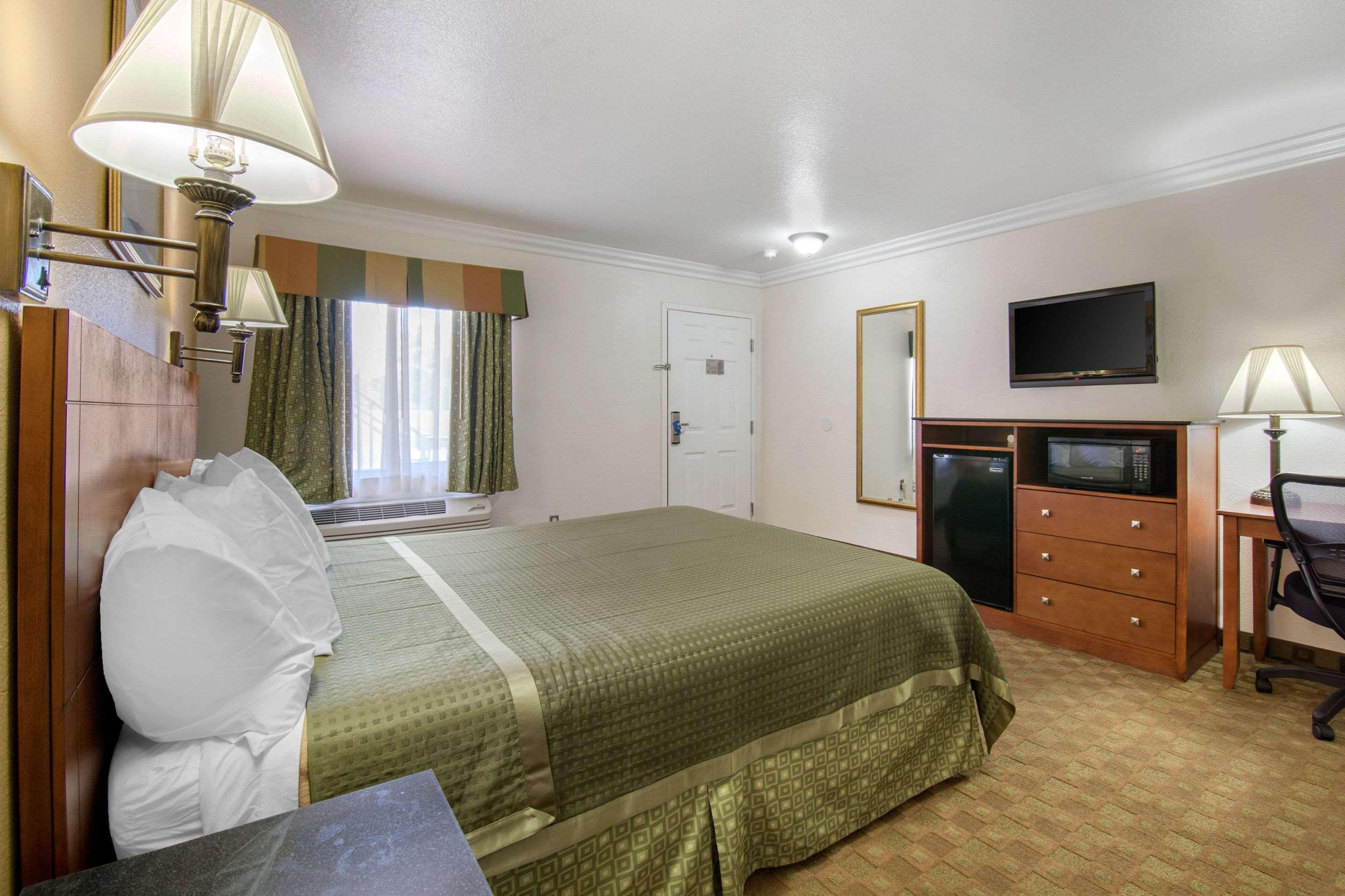 Rodeway Inn Adelanto Us 395 Ngoại thất bức ảnh