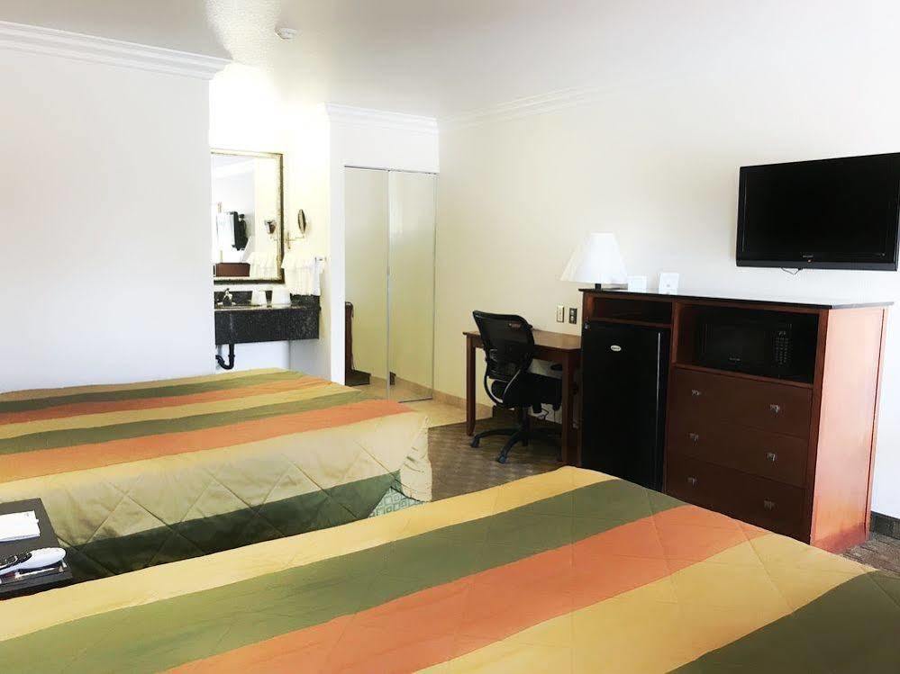 Rodeway Inn Adelanto Us 395 Ngoại thất bức ảnh