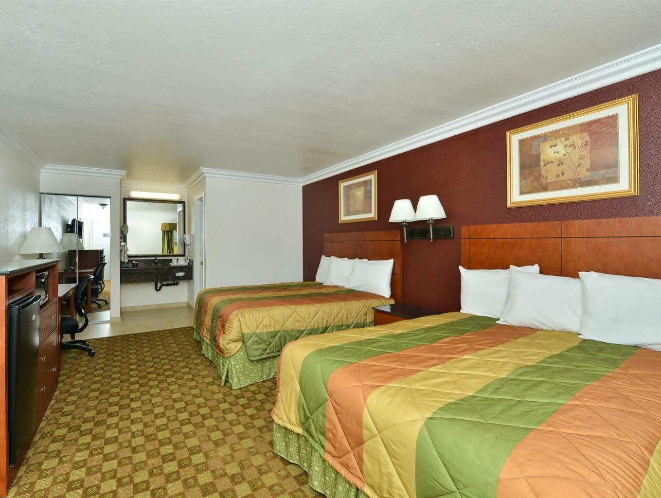 Rodeway Inn Adelanto Us 395 Ngoại thất bức ảnh